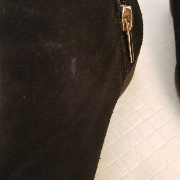 Crown and Ivy Black Suede Ankle Booties  Size 6.5 M - Picture 7 of 9